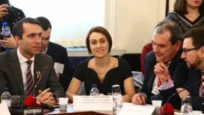 Схемаджийката Гинка Върбакова заграби нивите на две села