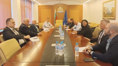 Още пет земеделски структури прекратяват протестната дейност след разговор с Кирил Вътев