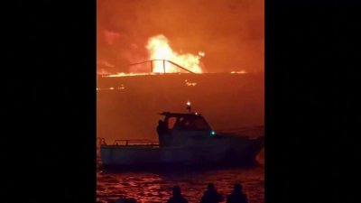 Пожар на яхтено пристанище в Италия