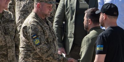 Президентът срещу генерала: Това е старомодна борба за власт