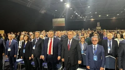 Националната конференция на ДПС посрещна Делян Пеевски на крака и с ръкопляскания