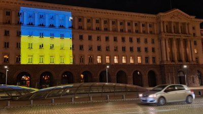 Тагарев пак се наведе пред украинците: По негова идея утре осветяват МС с украинското знаме