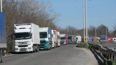 ЕП решава през април: Максимум 60 секунди за проверка на камион на границата!