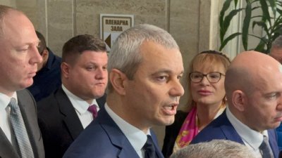 Посещението на &ldquo;Възраждане&rdquo; в Русия предизвика много въпроси, на които Костадинов не можа да отговори (ВИДЕО)