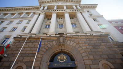 От 1 юли: Не КЕВР, а МС ще определя цените на тока