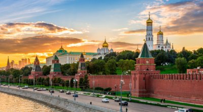 Двама руски командири, със заповед за арест за военни престъпления. Русия не я признава