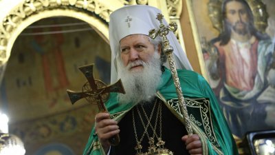 Погребват патриарх Неофит в Троянския манастир?