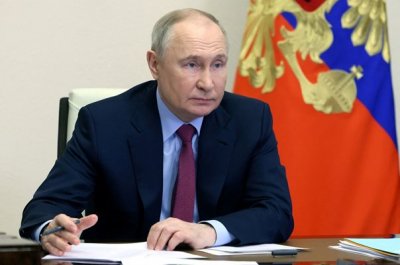 Владимир Путин гласува онлайн на изборите в Русия