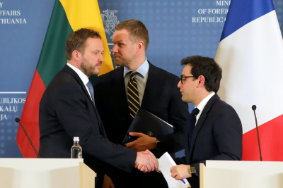 "Politico": Франция събира съюз от държави, които биха изпратили войски в Украйна