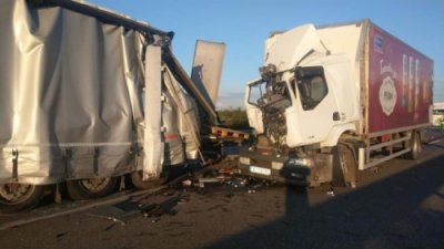 МЪРТВО ПИЯН тираджия с 4.36 промила се заби във влекач