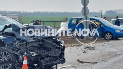 Тежка верижна катастрофа затвори пътя Добрич - Варна
