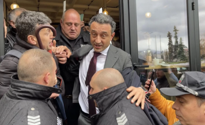 Гневни граждани нападнаха Лорер