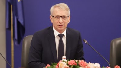 МИГ НА РАДОСТ! С пълно единодушие НС махна главата на Денков!