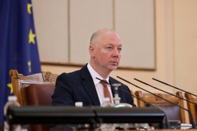 САМО В MEDIAMALL: Интрига в парламента! ГЕРБ готви Росен Желязков за служебен премиер