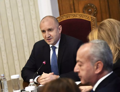 Румен Радев продължава с консултациите