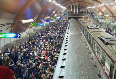Работници на столичното метро излизат на протест