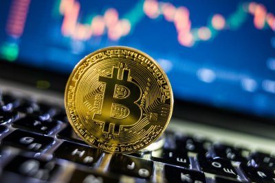 Цената на биткойна отново достигна исторически връх