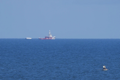 Първият кораб, използващ нов морски път, се приближава до Газа с 200 тона помощ
