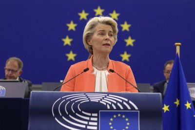 СХЕМАДЖИЙКАТА УРСУЛА е единствен кандидат на ЕНП за шеф на Еврокомисията