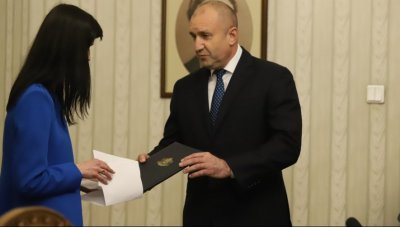 Президентът Радев връчва първия мандат на ГЕРБ-СДС (НА ЖИВО)