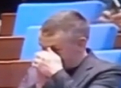 Ицо Хазарта шмърка в парламента? (ВИДЕО)