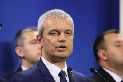Костадинов: НАТО ни даде 7 джипа и 2 надуваеми лодки