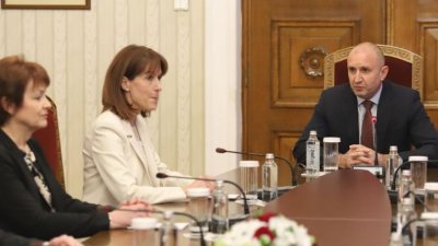 Президентът Радев на среща с ЦИК: Главчев ще е готов с кабинета още днес