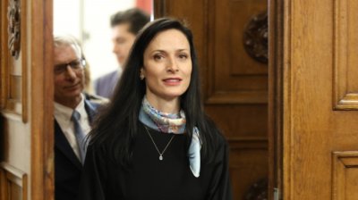 Гласуват отказа на Габриел от поста министър-председател