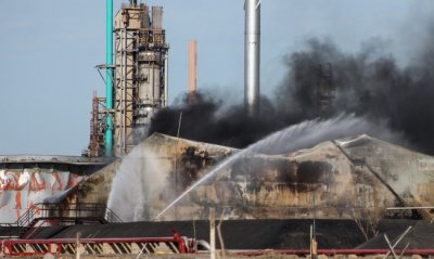 ИЗВЪНРЕДНО! Гори най-голямата рафинерия в Източна Европа