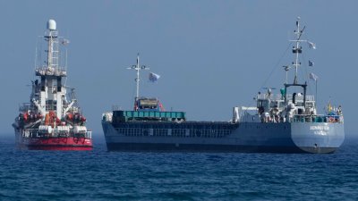 Кипър изпрати втори кораб с помощи за ивицата Газа