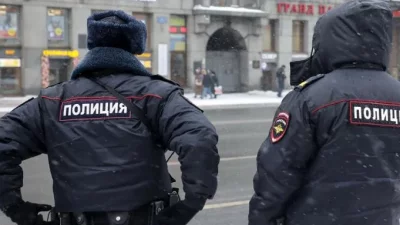 Евакуират мол в Санкт Петербург заради бомбена заплаха, подобна ситуация и на летище в Москва (ВИДЕО)
