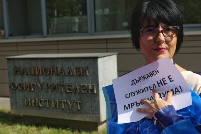Протест пред Министерски съвет: Синдикатите искат повишаване на заплатите на работещите в държавната администрация