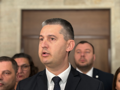 &ldquo;Възраждане&rdquo; започна предизборната си кампания с див парламентарен популизъм (ВИДЕО)