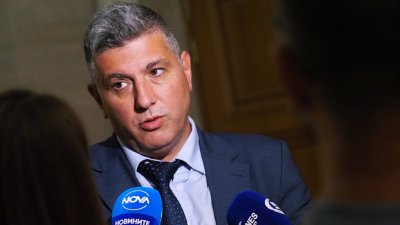 Министър Цеков: Над 25% от републиканската пътна мрежа на страната се нуждае от основен ремонт