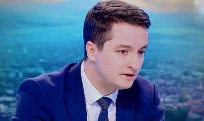 МАЛКИЯТ БОЖАНКОВ ГО ИЗВАДИ ГОЛЯМ: Пеевски бил магазинер и касиер на щанд!