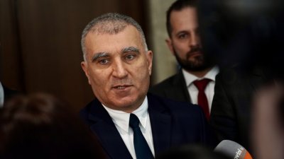 ИЗВЪНРЕДНО ОТ "ВЪЗРАЖДАНЕ": Изнасят боеприпаси от български бази за Украйна