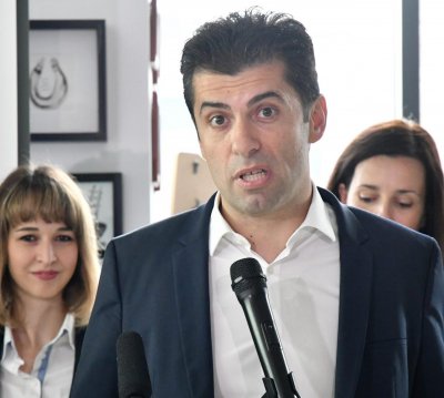 КУ-КУ! Кирил Петков откровено лъже, че е вдигнал раждаемостта, докато тя официално пада