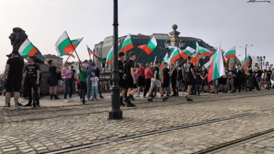 Проведе се протест под надслов "Вън мигрантите от България" (СНИМКИ)