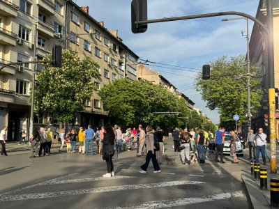 Протест в центъра на София! Граждани искат оставката на отговорните за премахването на паркоместата по бул. Патриарх Евтимий (СНИМКИ + ВИДЕО)