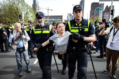 Арестуваха Грета Тунберг на протест в Хага (ВИДЕО)