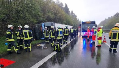 Автобус се преобърна в Германия, има ранени деца
