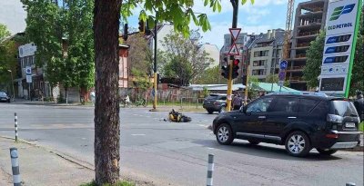 Мъж пострада при тежка катастрофа в София