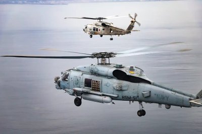 Два хеликоптера на японските военноморски сили са се разбили в морето