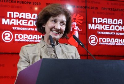 Жена печели убедително изборите за президент в Северна Македония