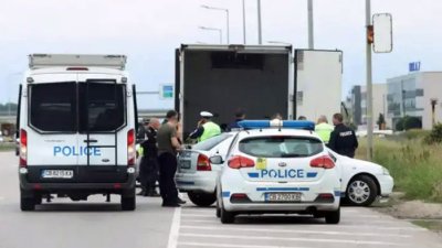 Полицейска гонка с нелегални мигранти на "Ботевградско шосе" в София
