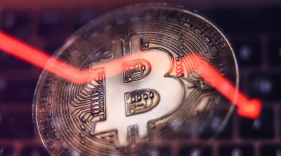 Биткойн поевтиня до едноседмично дъно