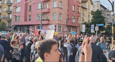 Протестиращи блокираха центъра на София