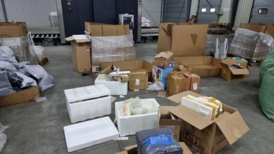 Митничари задържаха обзавеждане за яхта за над 100 000 лева на пристанище Бургас (СНИМКИ)