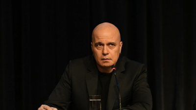 Слави Трифонов: Кирил Петков и Лена Бориславова са пазени, за да има сглобка