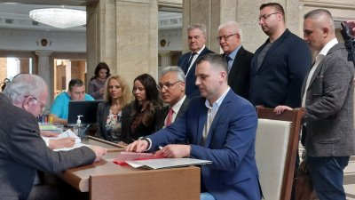 "ЛЕВИЦАТА" регистрира в ЦИК листата си за изборите в ЕП